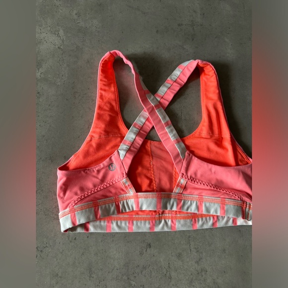 Lululemon Women's Pink Sports Bra - Picture 3 of 4